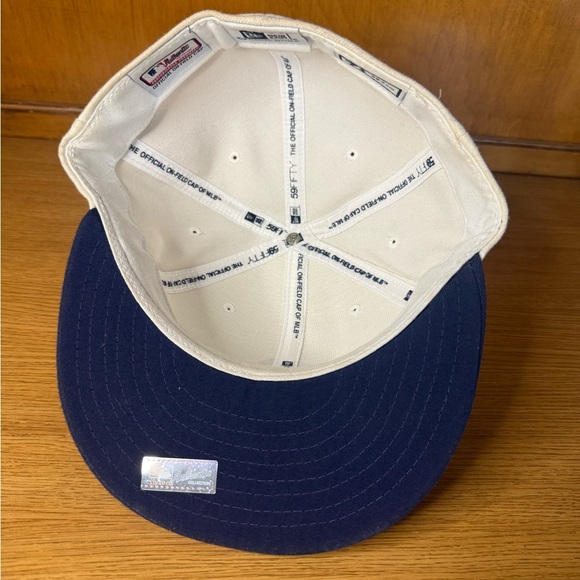 Yankees 59Fifty Hat Size 7 3/8 – White Canvas w/ American Flag & Sticker - Picture 3 of 5